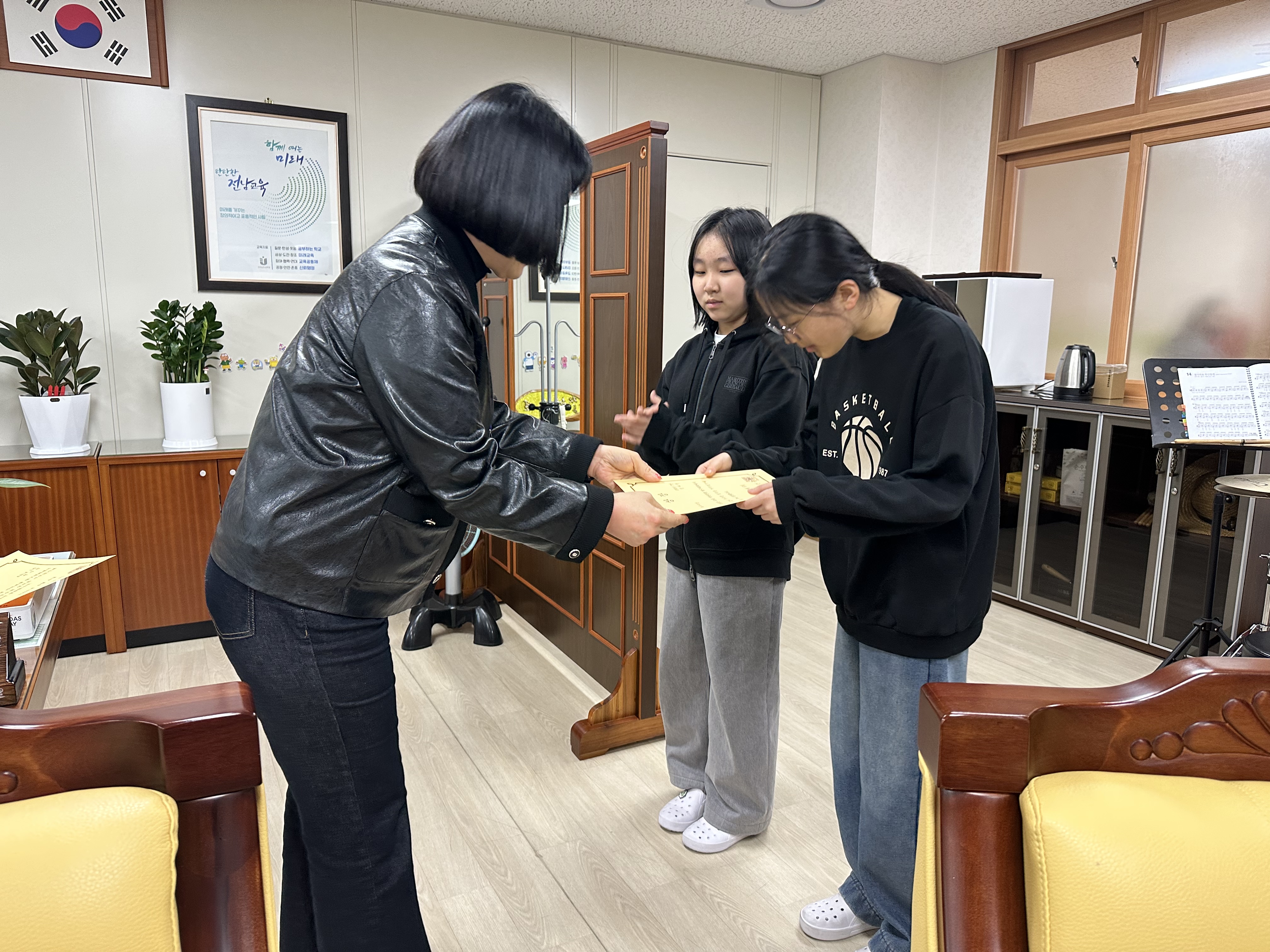 교내자연관찰탐구대회 상장 수여